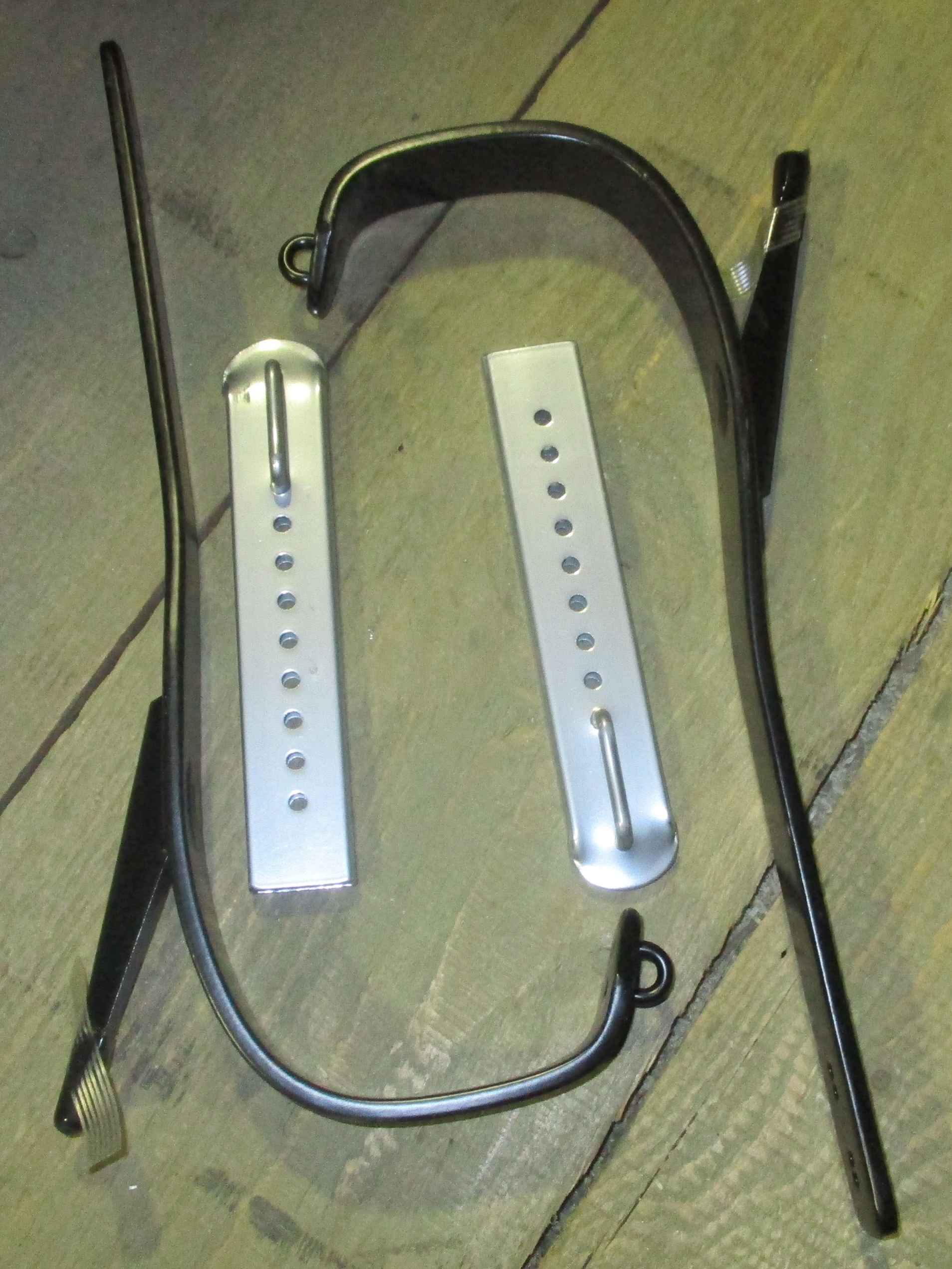 Steigeisen lose (Paarweise ohne Stütze und Riemen) Steigeisen lose (Paarweise ohne Stütze und Riemen)